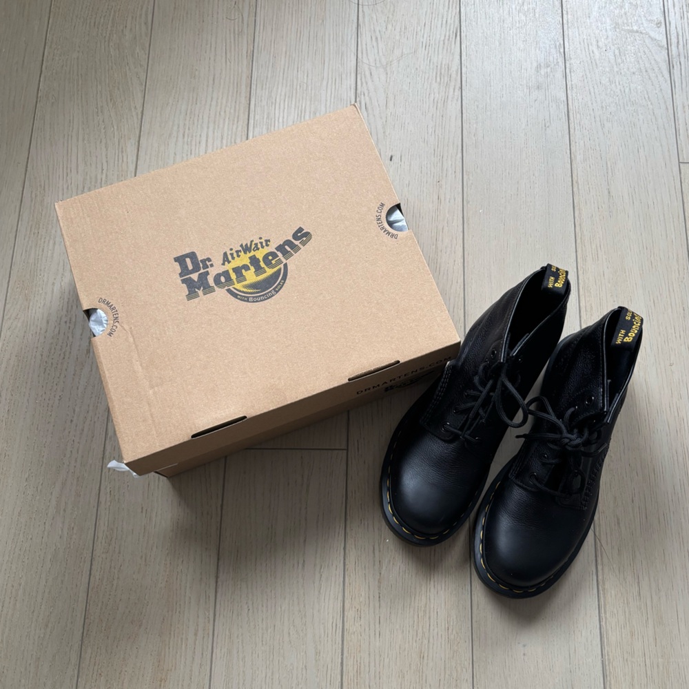 Dr Martens Virginia Leather 101 worn twice only